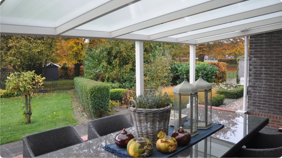 Terrassenüberdachung aus Aluminium mit Glas oder Polycarbonat